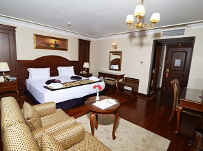 Отель Glk Premier Regency Suites & Spa