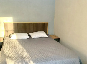 Uyutnaya U Naberezhnoy Flat