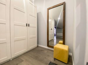 Студия с панорамным видом на озеро и горы