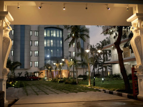 Lee Crysstal Hotel