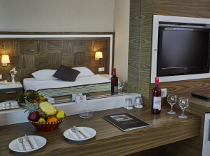 Отель Royal Towers Kiris