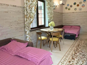 V Gorakh Na Beregu Reki Private House