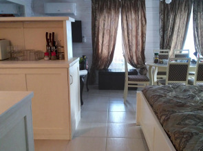 Na Naberezhnoj 9 Apartment