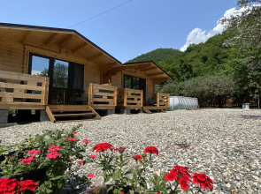 Domiki Lastochka Chalet