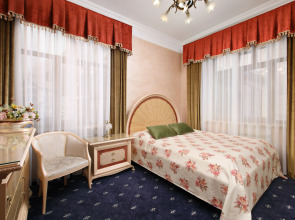 Домбай Пэлас