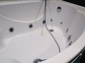 Апартаменты элитные на переулке Трудолюбия с джакузи