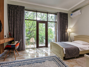 Nochnoy Kvartal Hotel