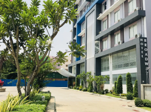 Broadway Yangon Hotel