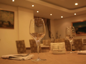 Отель Атропат