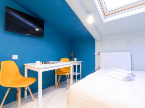 Апартаменты в мансарде LeoHotels на Лоцманской, 20