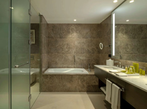 Отель Centro Westside by Rotana