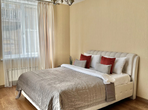 Apartamenty na Allee Geroev v Anticnom stile