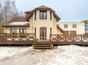 V Sestroretske S Baney I Basseynom Private house