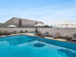 Отель La Quinta by Wyndham Dubai Jumeirah
