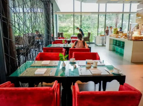 Отель Z Through by The Zign