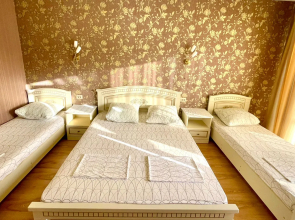 Zhizn Guest House