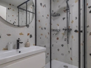 Квартира с большим балконом у метро