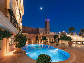 Отель Seven Hills Palace