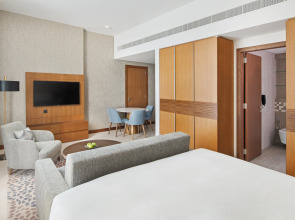 Staybridge Suites Dubai al-Maktoum Airport, an IHG Hotel