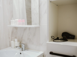 Апартаменты с Видом на Город и Парк в Спальном Районе