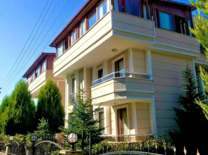 S 2 spalnyami v Yalova Flat