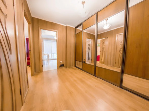 Апартаменты На Революционной 72