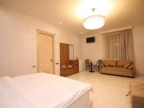 Отель Louvre Home