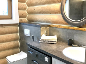 Шале на Скале с Видом на Озеро