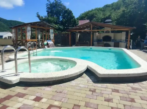 Yablochko Guest House