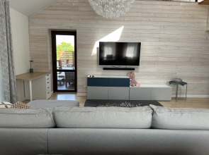 Апартаменты с двумя спальнями в частном доме