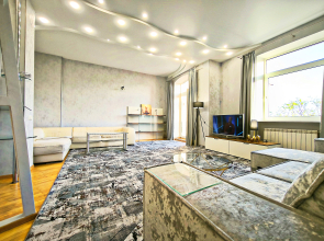 Апартаменты Центр Легендарный Дом под Шпилем | Огромная Трёшка