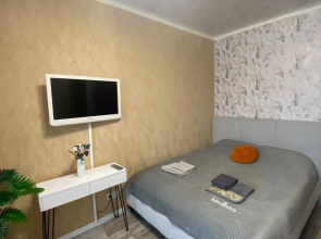 Uyutnaya Yevrodvushka Okolo Muzeya Chaykovskogo Flat