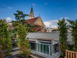 Jacuzzi across Bosphorus Apartments