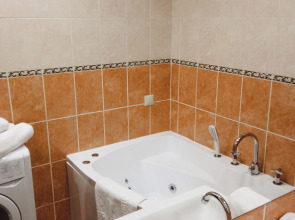 Апартаменты Тихая студия 33кв.м,джакузи,рядом станция подземного трамвая и ТЦ