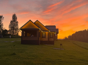 Private House 4 with Lake Kirkkolampi View and Private Sauna