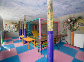 Отель Armas Beach