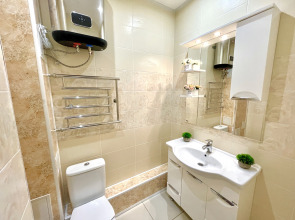 Апартаменты двухкомнатные в Центре Города на 5 этаже (рядом с набережной р. Волга)