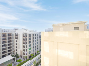 Апартаменты Сozy 1BR at Vida Residences Creek Beach