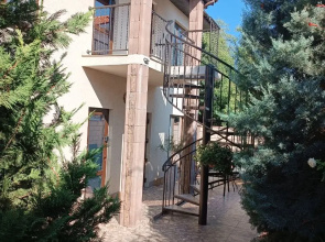Tikhiy Tsentr Guest House