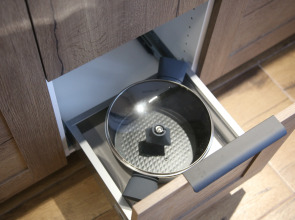 Апартаменты Уорхол - апельсин и капучино в интерьере с собственным двориком для BBQ в 10 минутах от центра