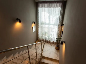 Гостевой дом Four Lions House (Фор Лайонс Хаус)