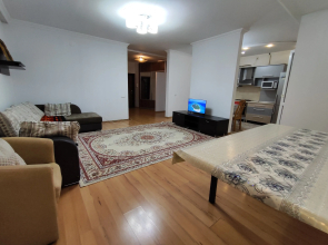 Dvukhkomnatnye Uyutnye v Samom Tsentre Bishkeka Apartments