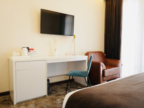 Отель Garnet Mir