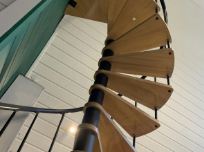 Частный дом A-фрейм в лесу Зеленого города