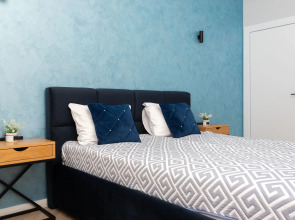 Квартира с Мансардными Окнами и Видом на Море