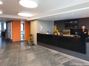Orange Hotel
