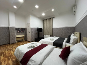 Отель HOME ALONE