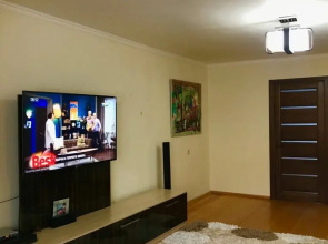 Tryokhkomnatnaya Na Beregu Morya Mokko Plyazh Flat