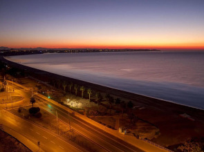 Отель The Corner Park