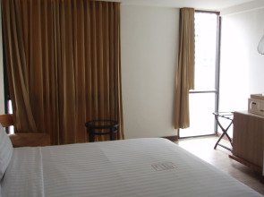 Отель Sacha's Hotel Uno